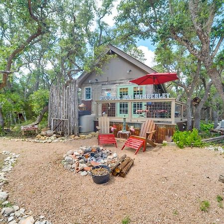 Snuggle Inn Wimberley Cabin With Fire Pit And Deck Εξωτερικό φωτογραφία