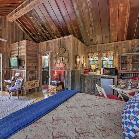 Snuggle Inn Wimberley Cabin With Fire Pit And Deck Εξωτερικό φωτογραφία