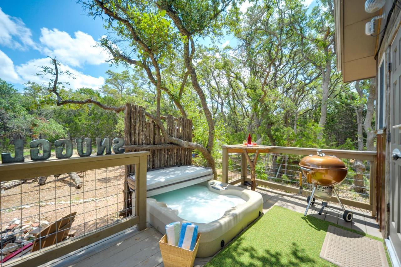 Snuggle Inn Wimberley Cabin With Fire Pit And Deck Εξωτερικό φωτογραφία