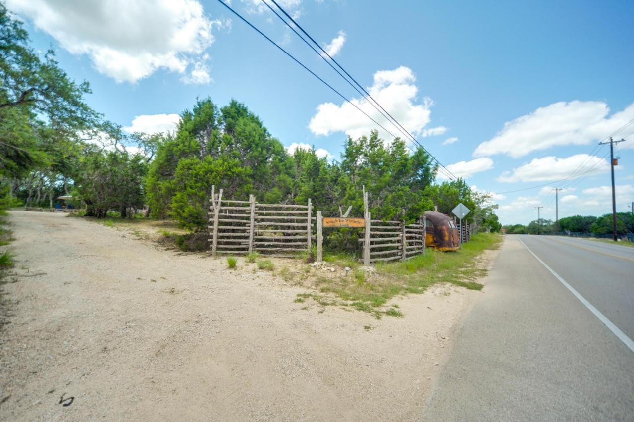 Snuggle Inn Wimberley Cabin With Fire Pit And Deck Εξωτερικό φωτογραφία