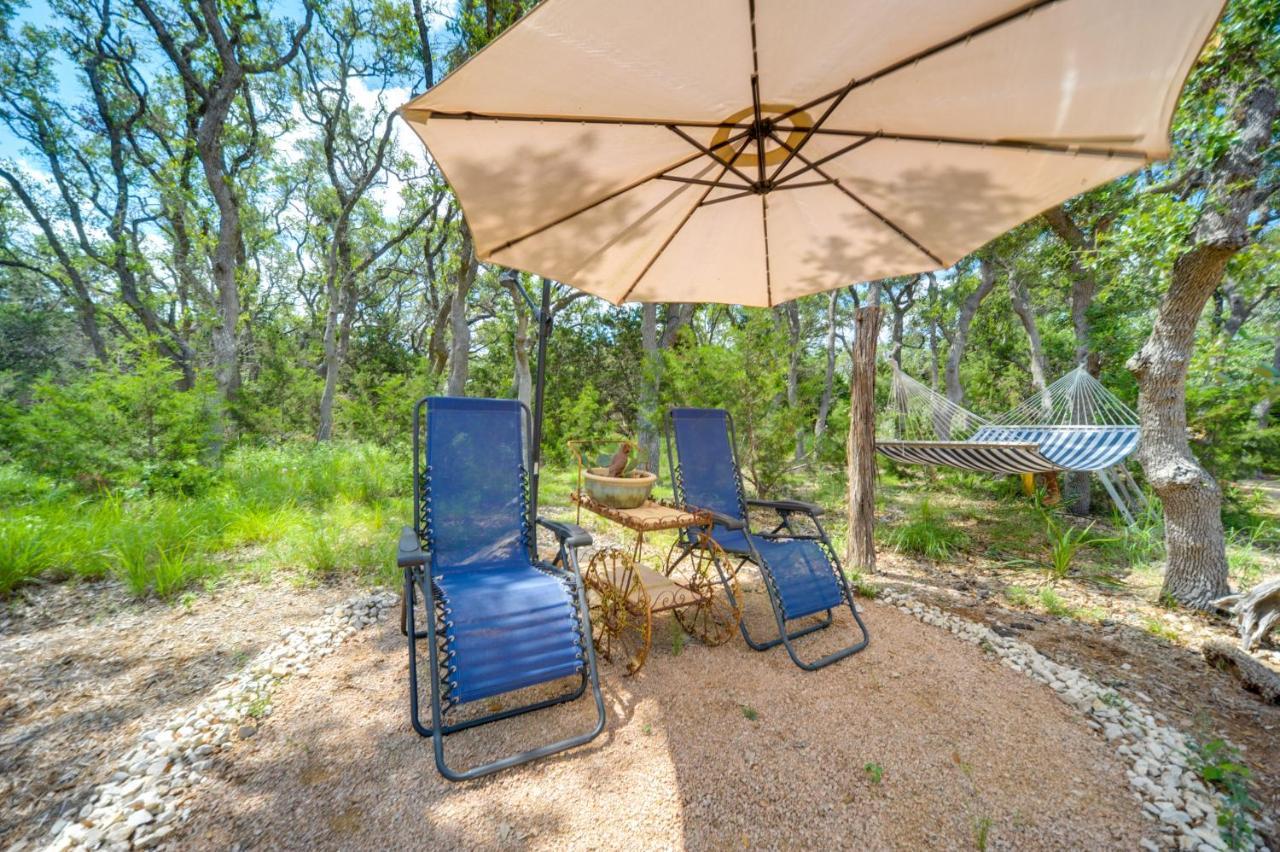Snuggle Inn Wimberley Cabin With Fire Pit And Deck Εξωτερικό φωτογραφία