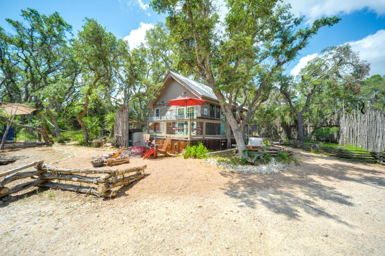 Snuggle Inn Wimberley Cabin With Fire Pit And Deck Εξωτερικό φωτογραφία