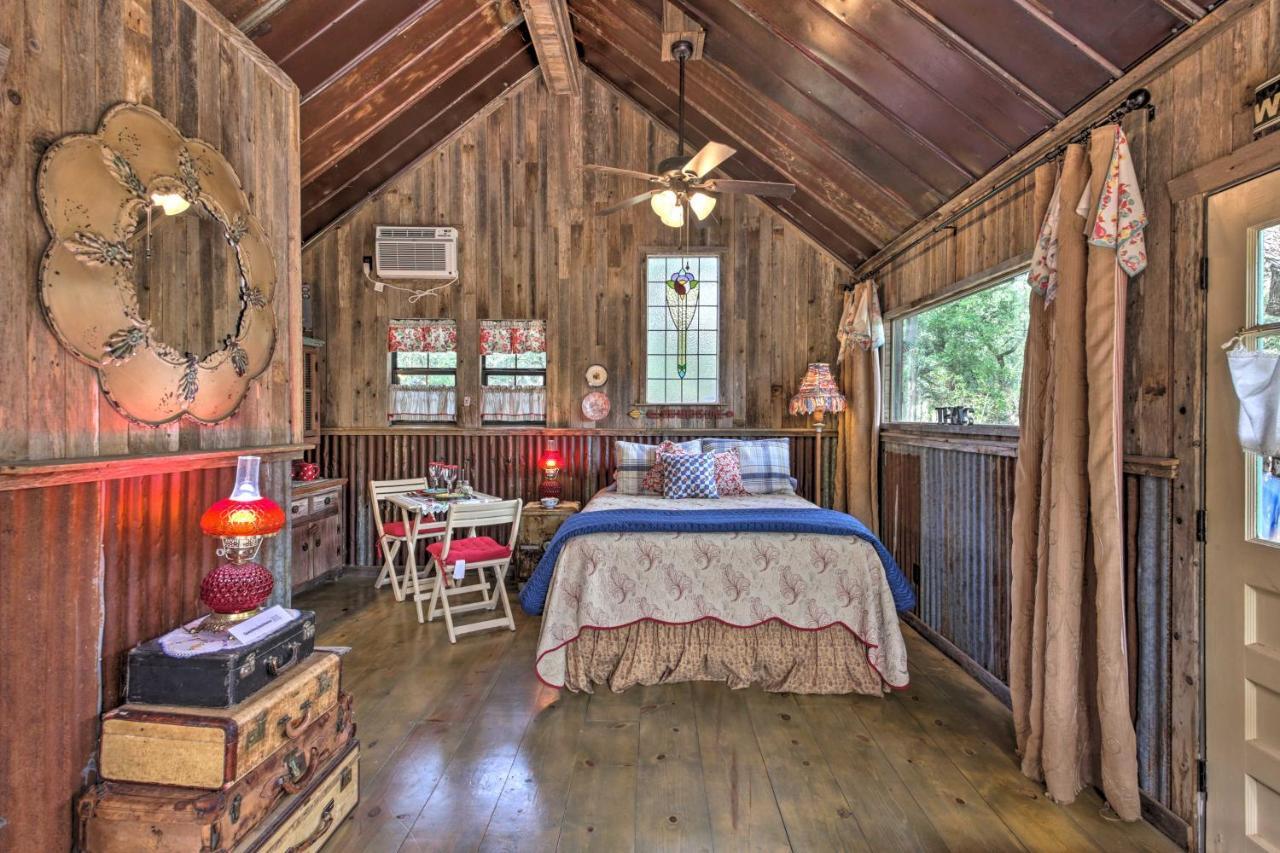 Snuggle Inn Wimberley Cabin With Fire Pit And Deck Εξωτερικό φωτογραφία
