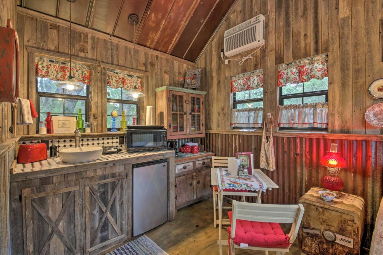 Snuggle Inn Wimberley Cabin With Fire Pit And Deck Εξωτερικό φωτογραφία