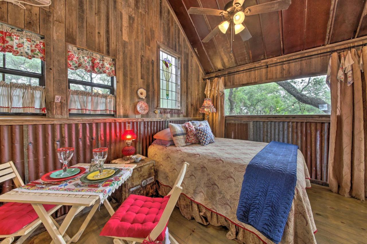 Snuggle Inn Wimberley Cabin With Fire Pit And Deck Εξωτερικό φωτογραφία