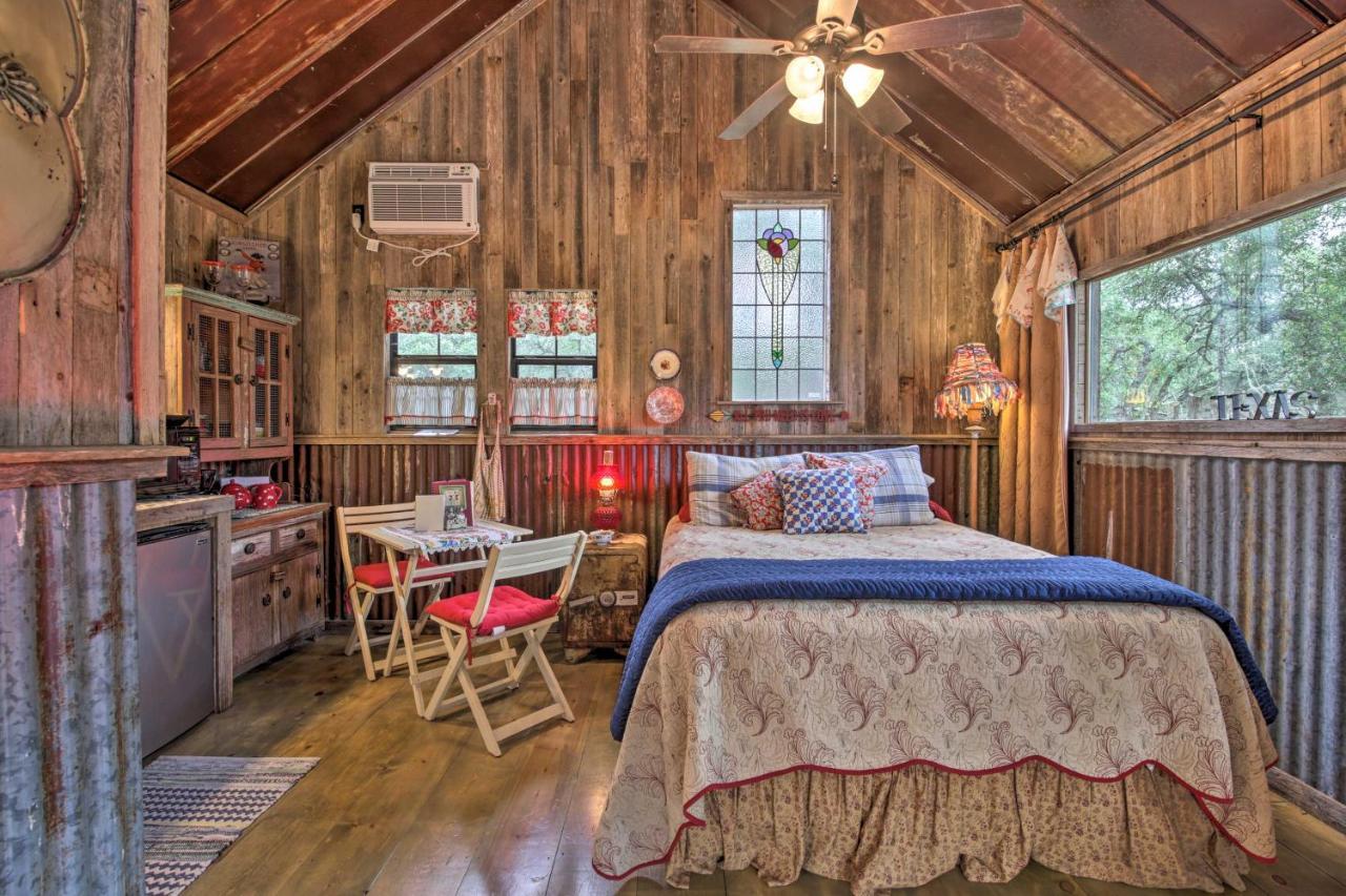 Snuggle Inn Wimberley Cabin With Fire Pit And Deck Εξωτερικό φωτογραφία