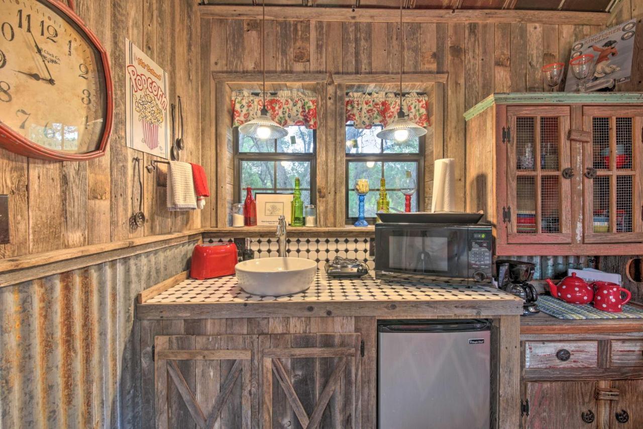 Snuggle Inn Wimberley Cabin With Fire Pit And Deck Εξωτερικό φωτογραφία