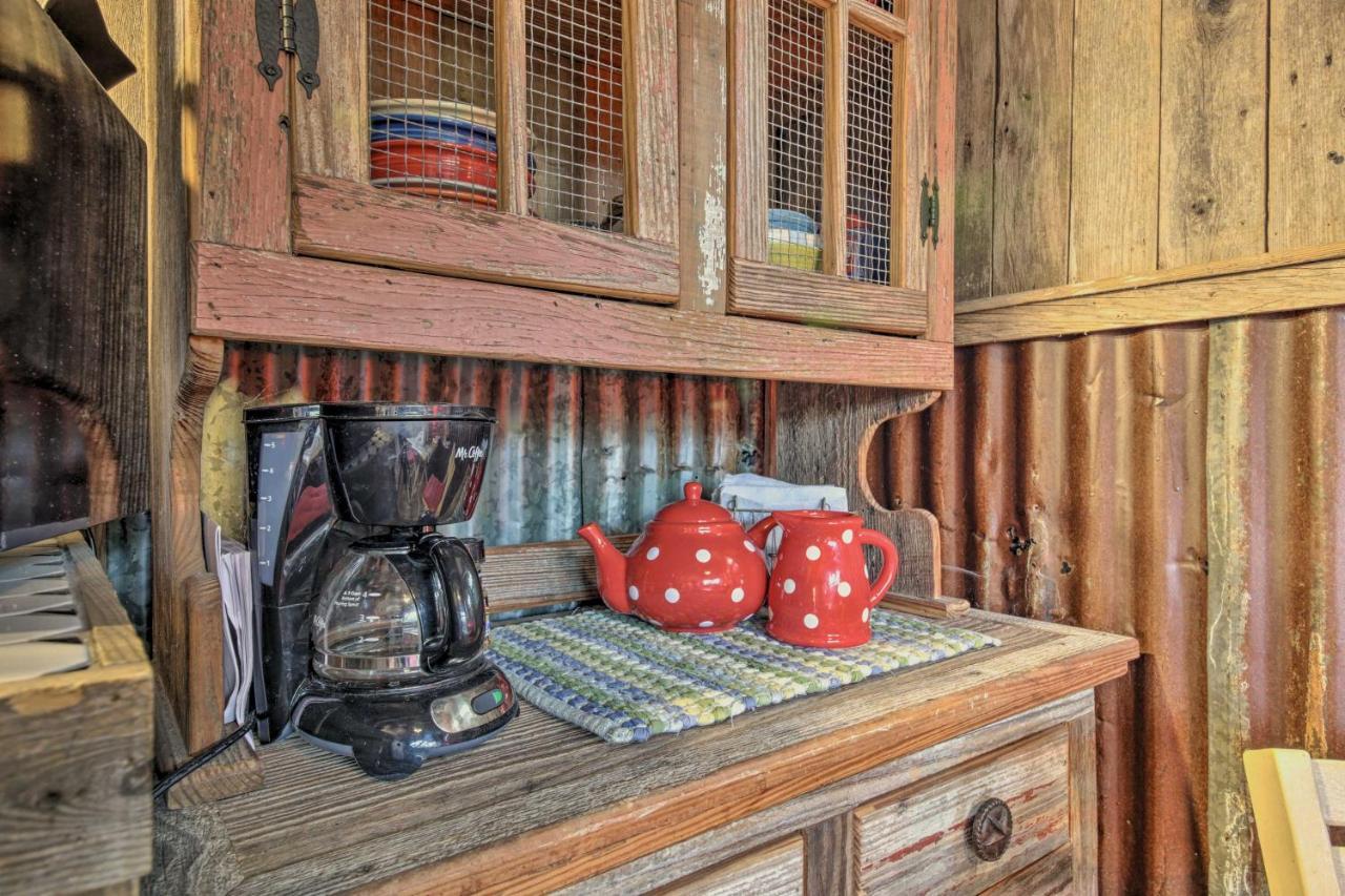 Snuggle Inn Wimberley Cabin With Fire Pit And Deck Εξωτερικό φωτογραφία