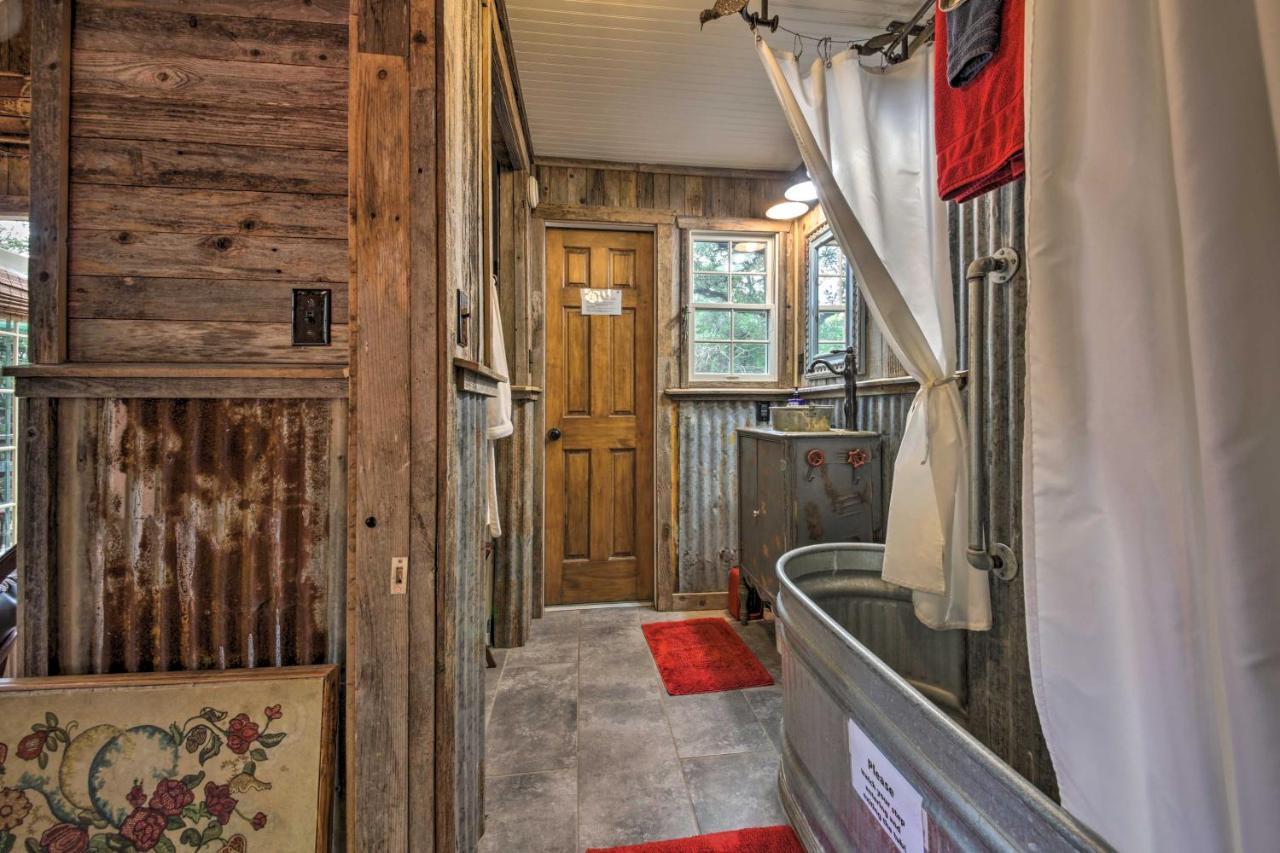 Snuggle Inn Wimberley Cabin With Fire Pit And Deck Εξωτερικό φωτογραφία